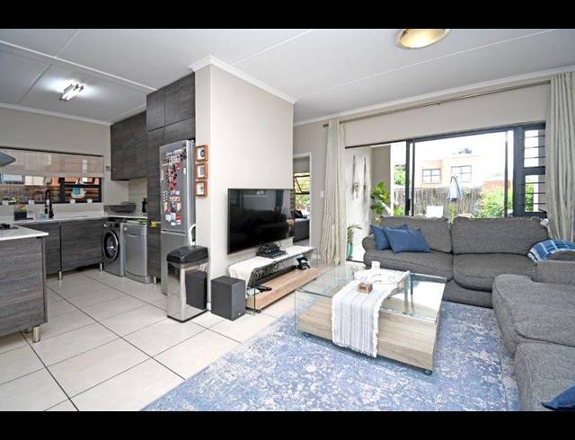 3 BEDROOM APARTMENT FOR SALE IN GREENSTONE HILL